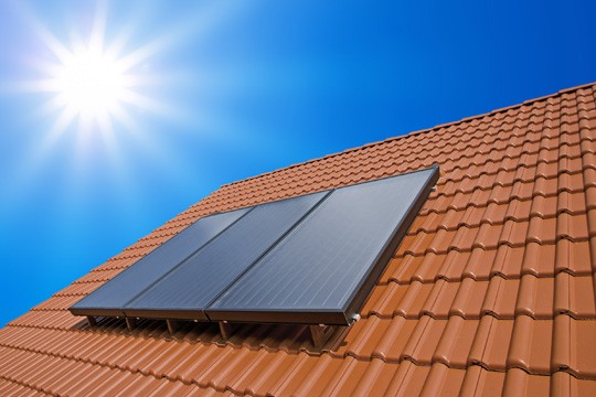 
Montaż okien połaciowych i solarów dachowych
Wykonujemy montaż okien dachowych oraz instalacji systemów solarnych.

